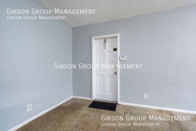 Building Photo - 806 NE 16th St