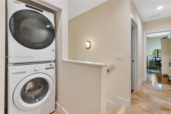 Building Photo - 3141 Day Ave