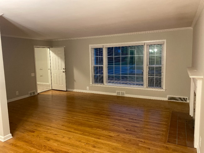 Building Photo - 835 Harcourt Rd