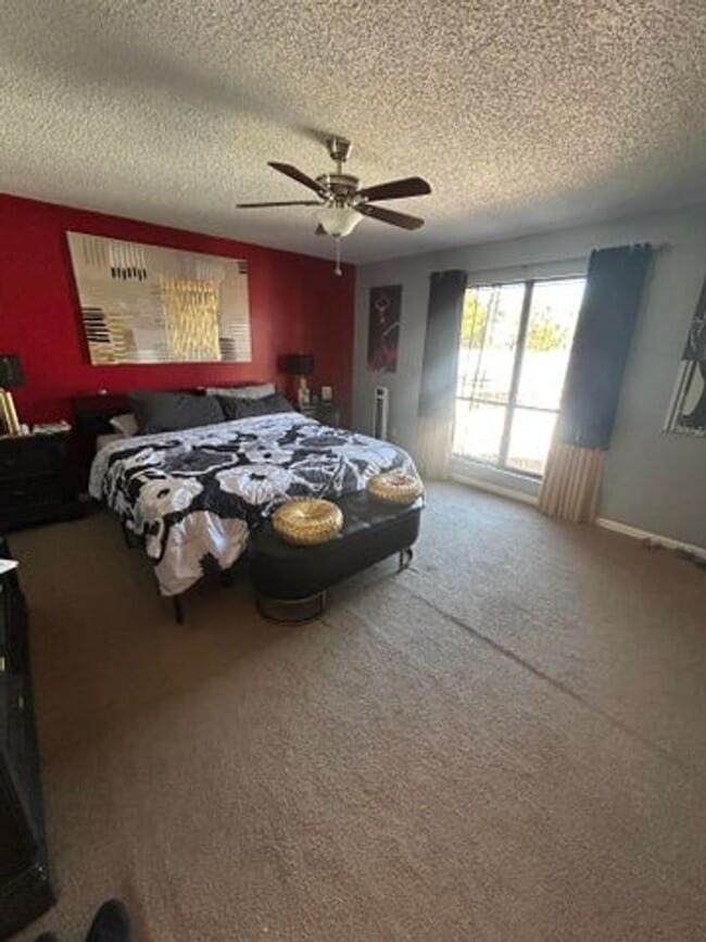 Building Photo - 818 Sandtree Dr