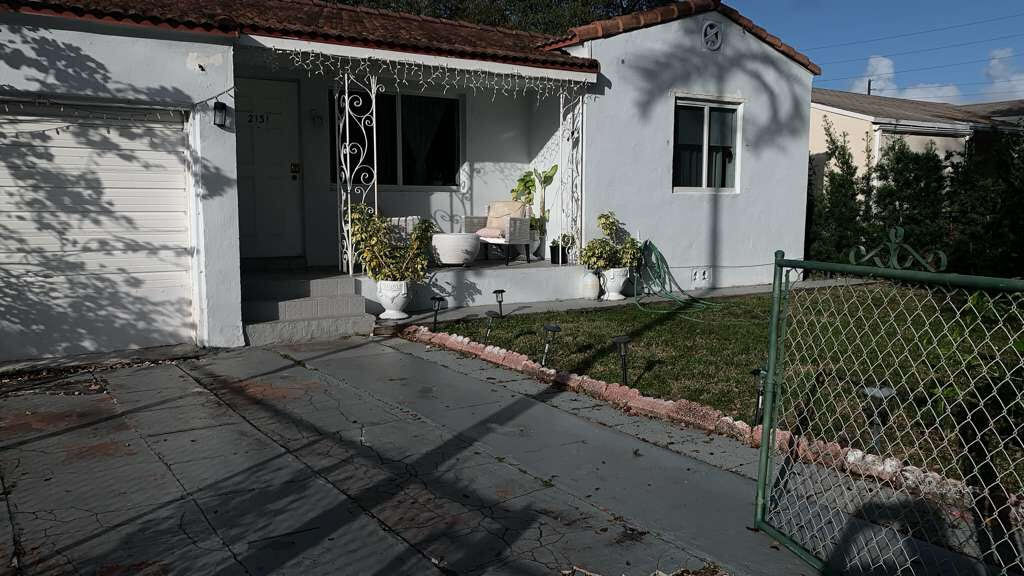 Building Photo - 2131 Arthur St