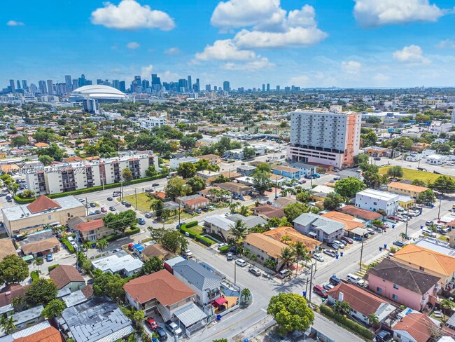 Building Photo - 901 NW 22nd Pl