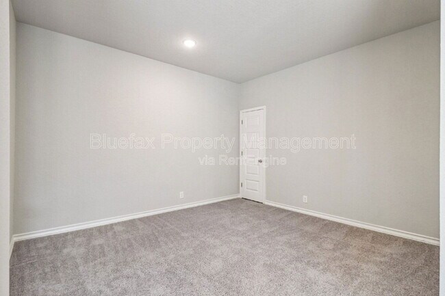 Building Photo - 10208 High Noon Dr