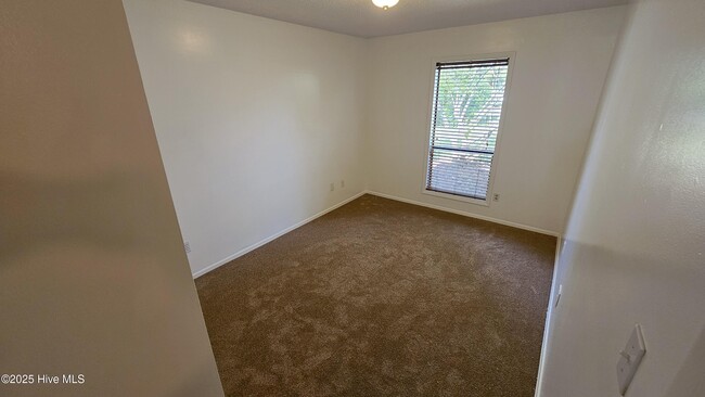 Building Photo - 709 Terrace Ct