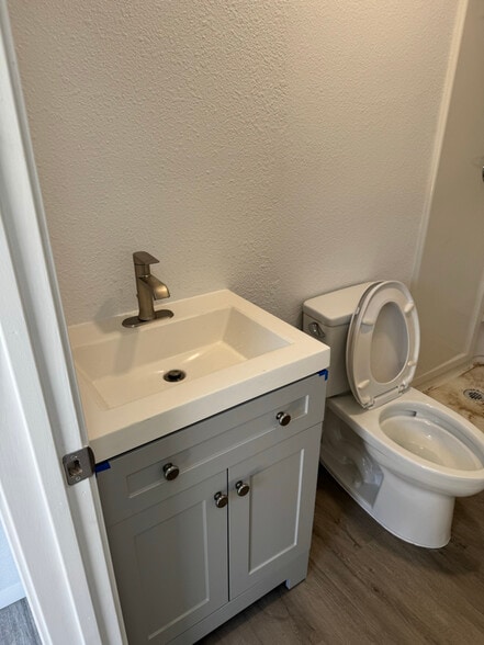 Building Photo - 1017 E Wesleyan Dr