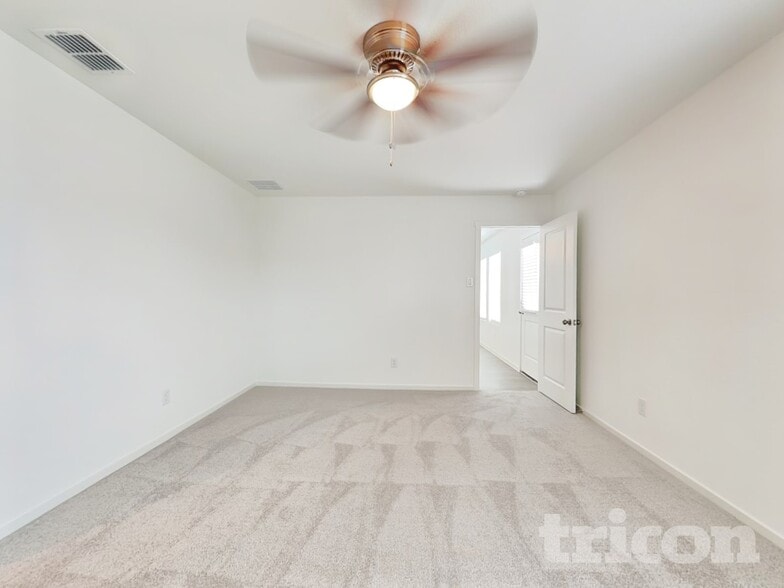 Building Photo - 1837 Kiwi Dr