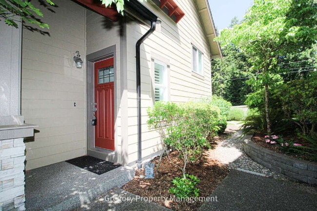 Building Photo - 13824 N Creek Dr