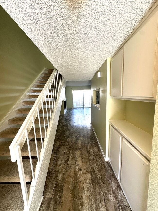 Building Photo - Townhouse near Loma Linda University