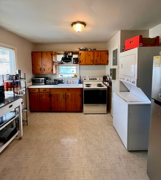 1102 #1 (unfurnished) - 1102 Airport Rd