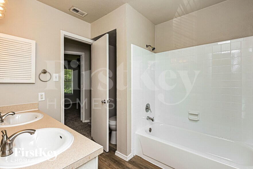 Building Photo - 2805 Galemeadow Dr