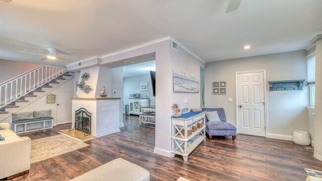 Building Photo - 120 N Newport Ave