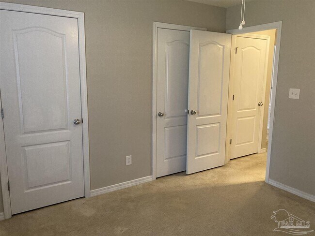 Building Photo - 8770 Kennedy Dr