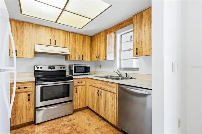 Building Photo - 2777 Dueby St