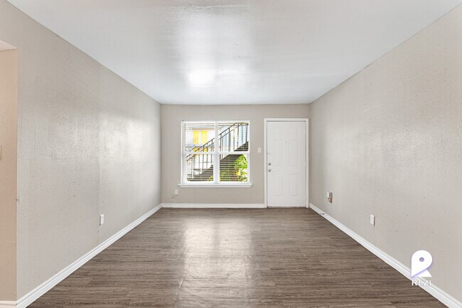 Building Photo - 11810 Algonquin Dr