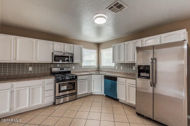 Building Photo - 12233 Iverson Ct