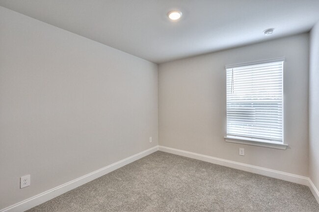 Building Photo - New Townhome in a prime location in Gallatin