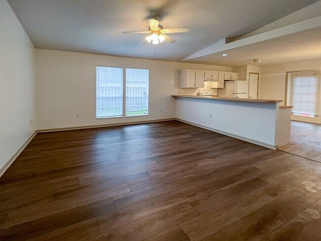 Building Photo - 3BR/2BA Home in Gated Turkey Creek!