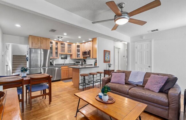 Building Photo - 2102 Peach Tree St