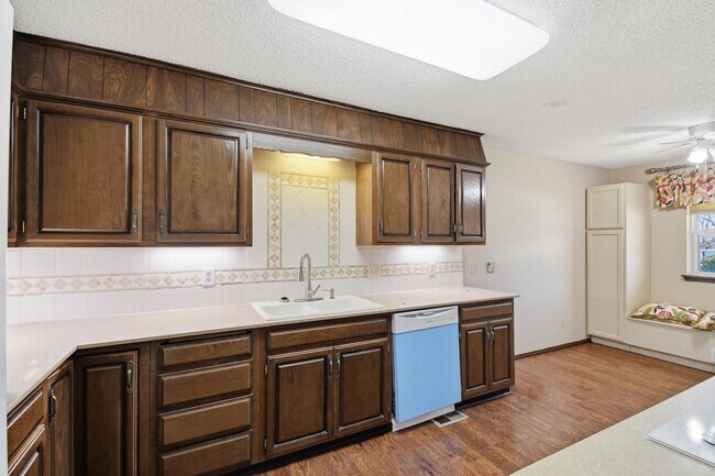 Building Photo - 7001/7003 S Indianapolis Ave Duplex