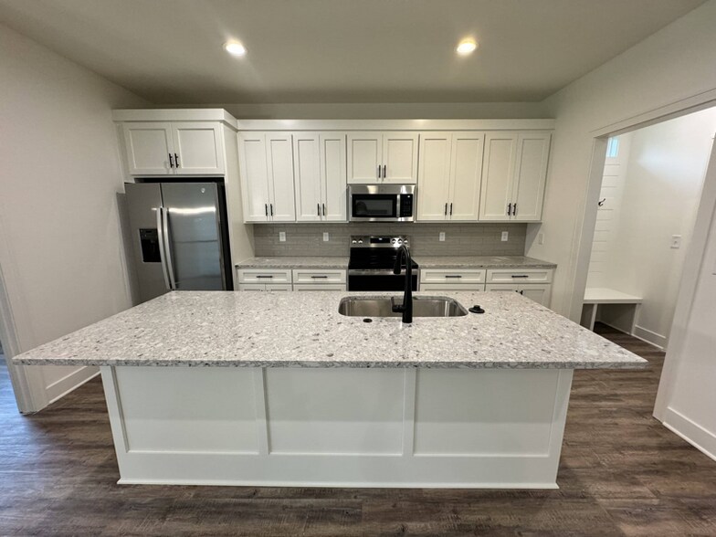 Building Photo - 1505 SW Heartwood Dr
