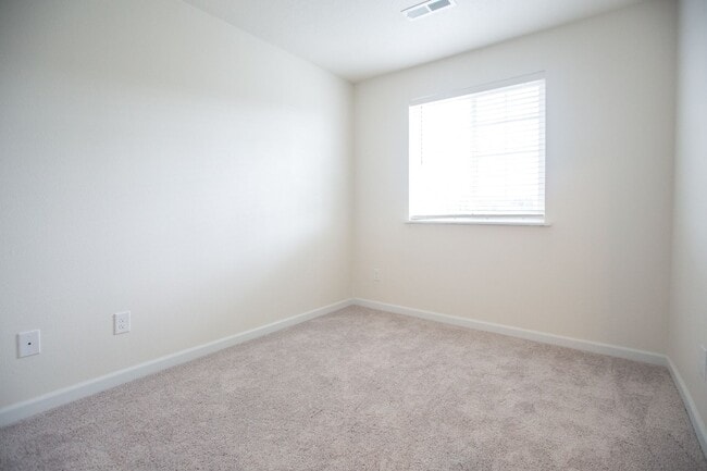 Building Photo - Fully remodeled 3 Bedroom 2.5 Bath in Gaston ***