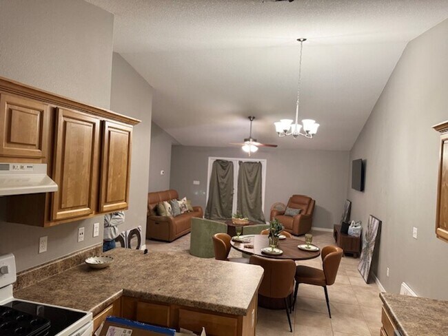 Building Photo - 1833 Sundown Dr