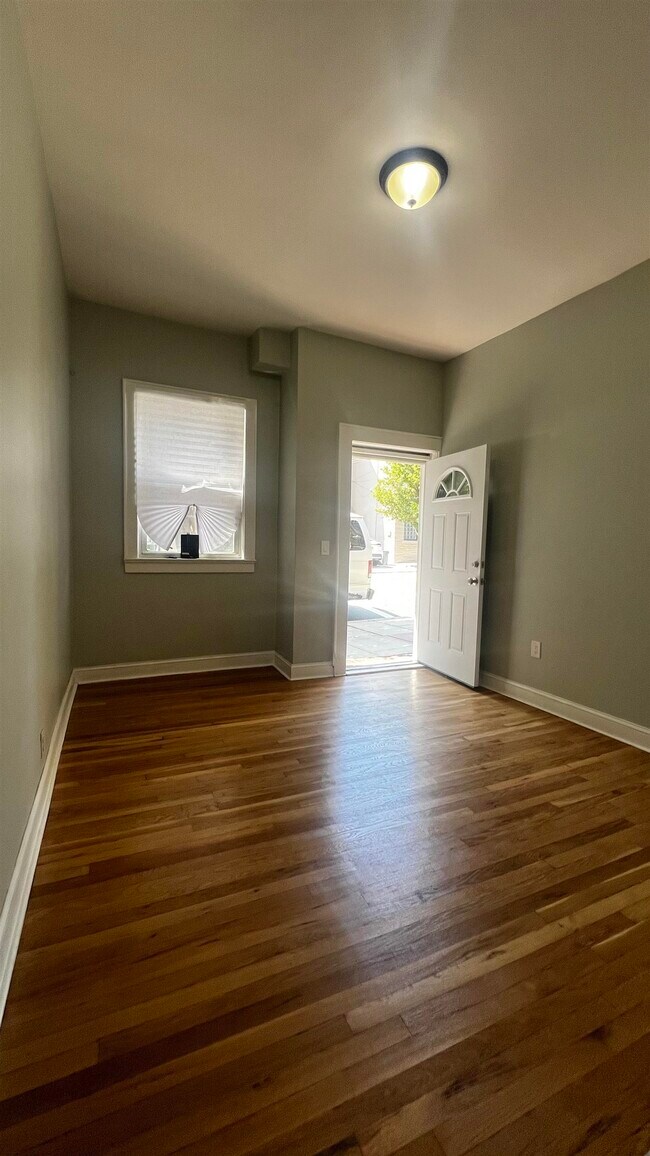Building Photo - 516 Monastery Pl
