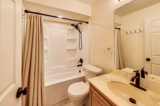 Building Photo - 534 River Front Cir