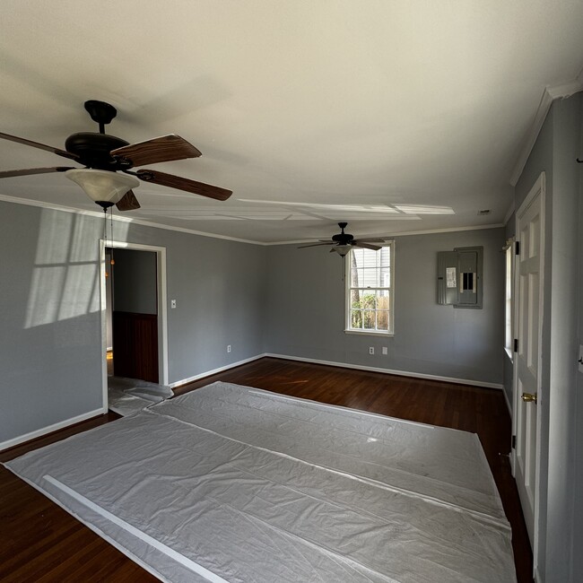 Living Room - 907 Duke St