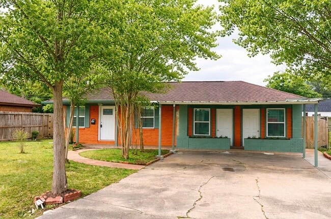 Building Photo - 2330 Hillshire Dr