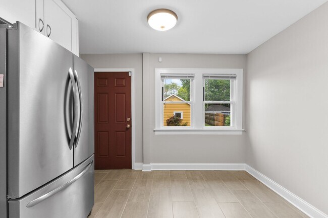 Building Photo - Charming 3-Bed Dutch Colonial with Modern Updates & Massive Yard – Minutes from German Village!