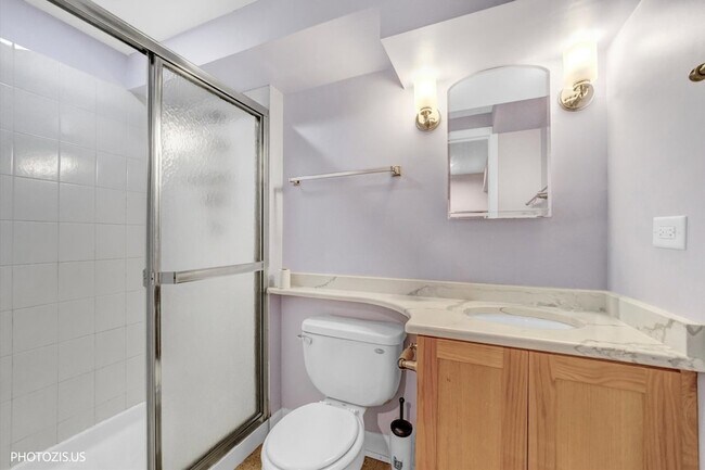 Building Photo - 411 Hickory Dr