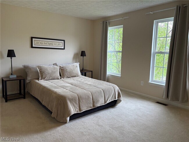 Building Photo - 4582 Devereux Drive