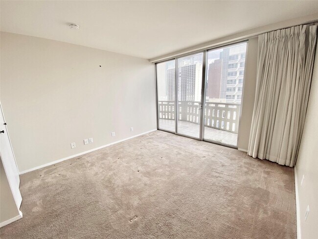 Building Photo - 2016 Main St