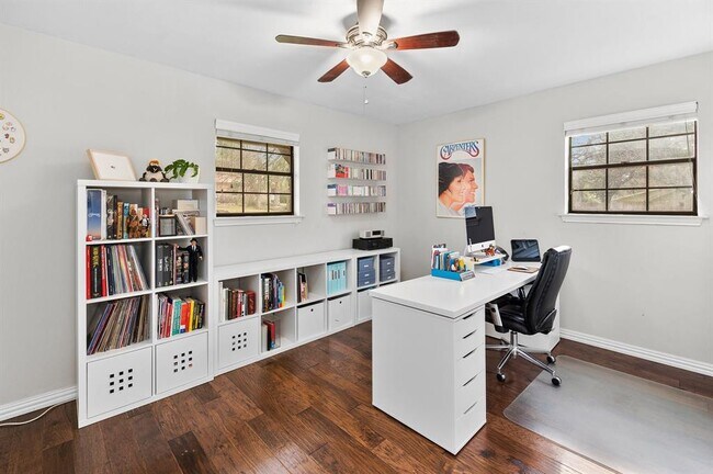 Building Photo - 11006 Yucca Dr