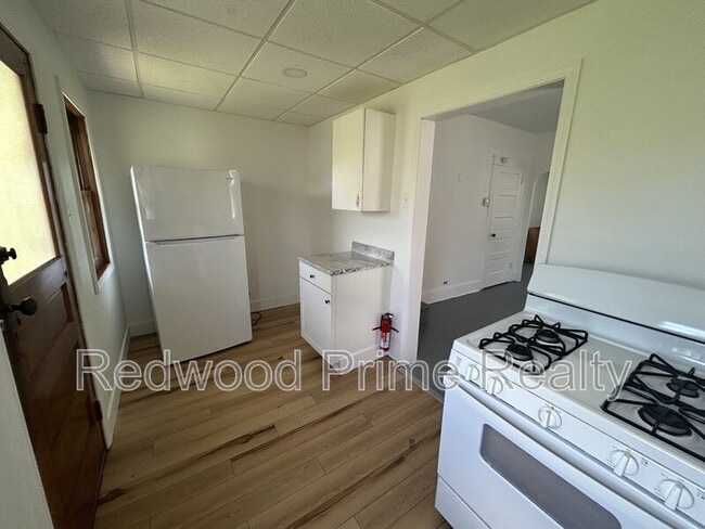 Building Photo - 551 Linden Ave