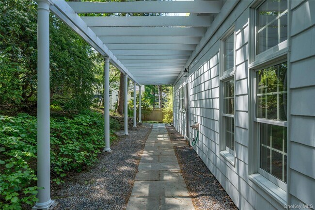 Building Photo - 105 Douglas Rd