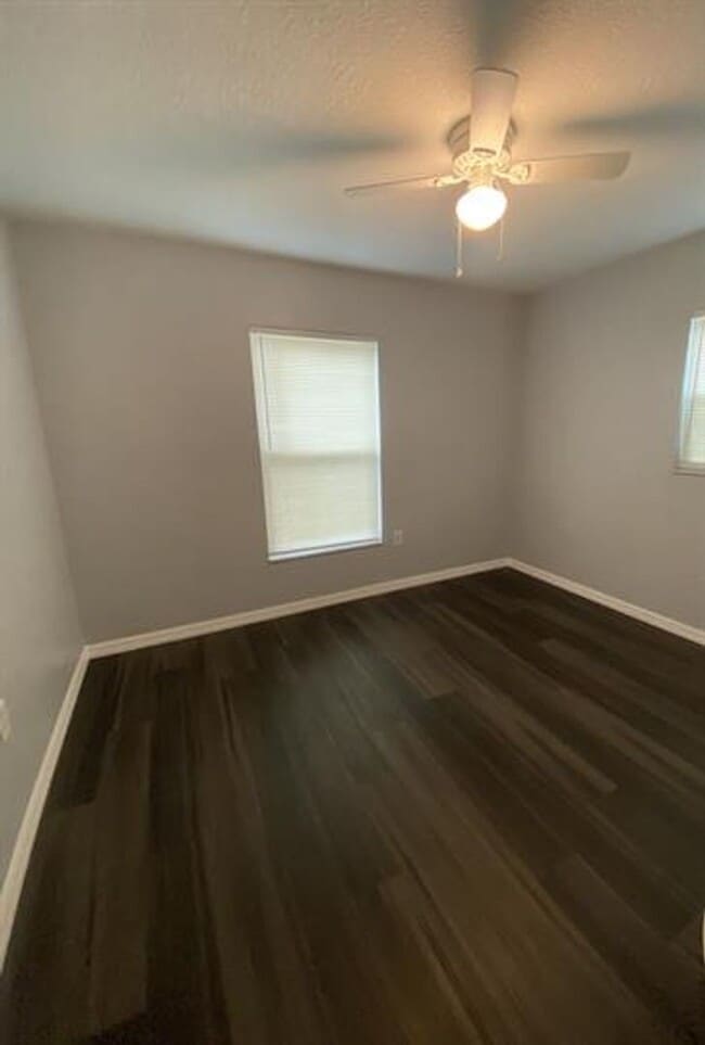 Building Photo - AVAILABLE FEBRUARY – UPDATED 3 BEDROOM / 2 BATH HOME IN EUSTIS