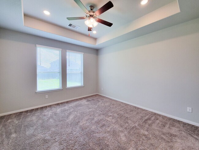 Building Photo - Quiet Cul De Sac! Tray Ceiling in Family & Primary suite. Wood Like Tile, Modern Gray Walls, Grea...