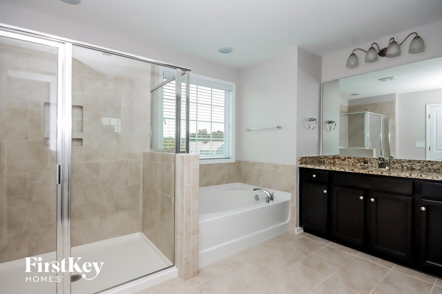 Building Photo - 7815 Sawgrass Ln