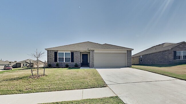 Primary Photo - Very Nice 3 Bedroom 2 Bath Home in Yukon S...