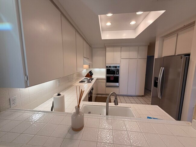 Building Photo - 714 Inverness Dr