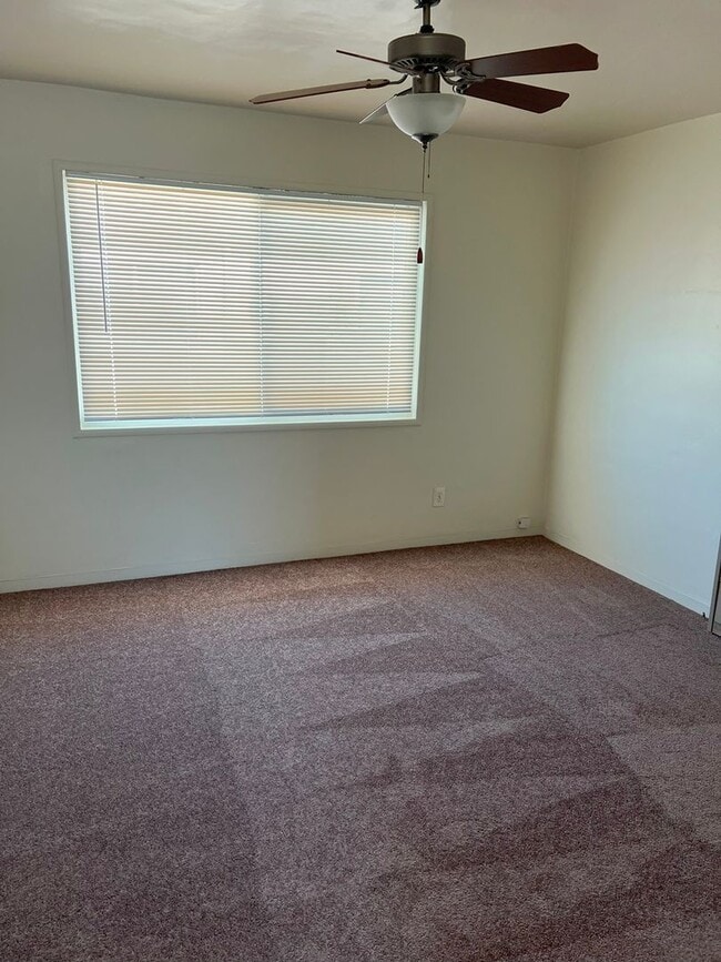 Building Photo - CHARMING 1bd/1ba DUPLEX TUCKED AWAY OFFTHE...