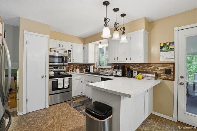 Building Photo - 2478 Hiller Rd