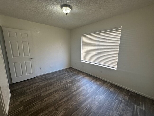 Building Photo - 1 bedroom with loft - or 2nd bedroom - w/d...