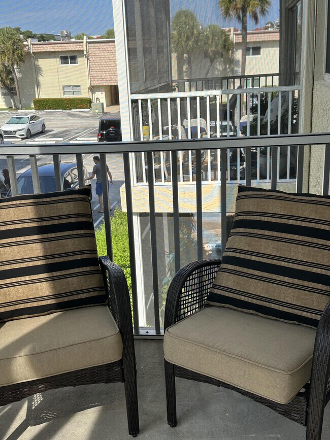 Building Photo - 650 Snug Harbor Dr