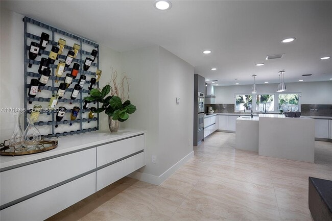 Building Photo - 413 Santurce Ave