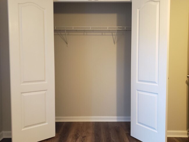 Building Photo - 2BR Townhouse in Canton