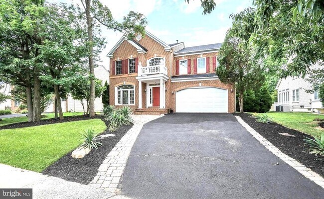 Building Photo - 2054 Madrillon Rd