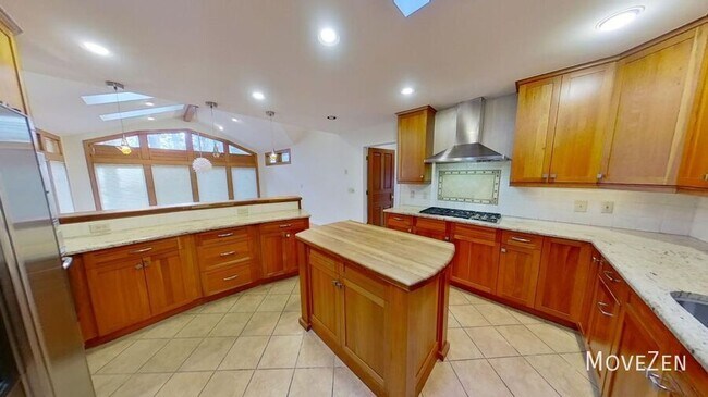 Building Photo - 2323 Ridgefield Dr